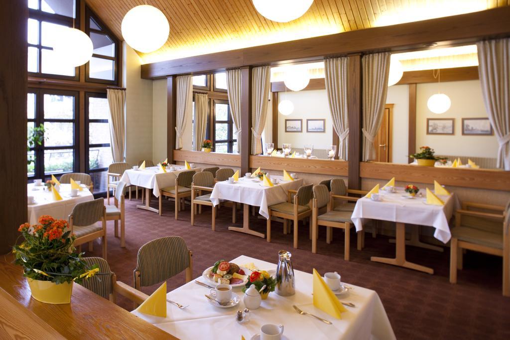 Leine Hotel Pattensen Eksteriør billede