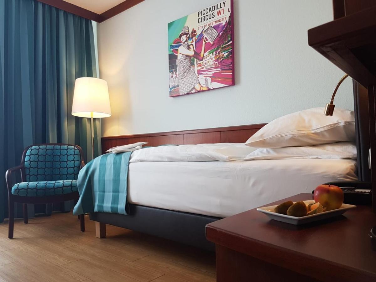 Leine Hotel Pattensen Eksteriør billede