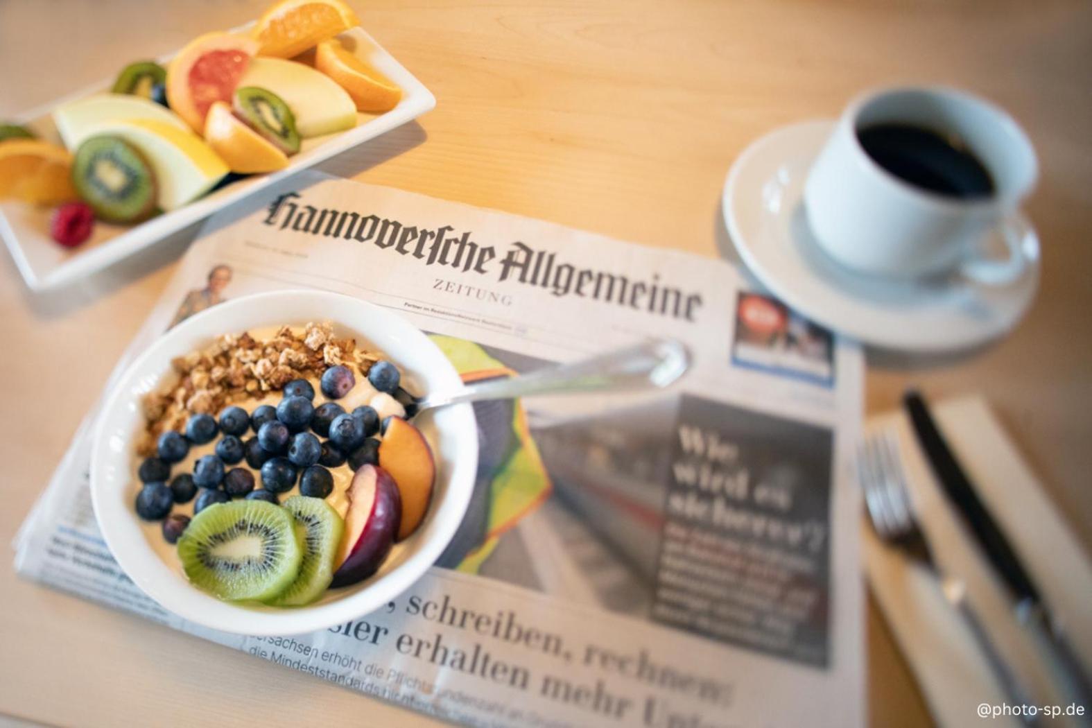 Leine Hotel Pattensen Eksteriør billede