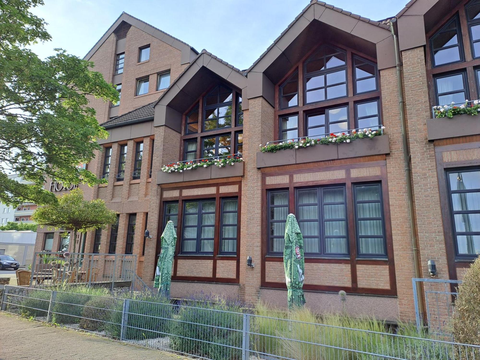 Leine Hotel Pattensen Eksteriør billede