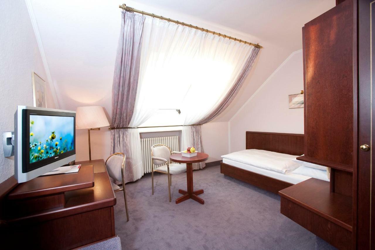 Leine Hotel Pattensen Eksteriør billede