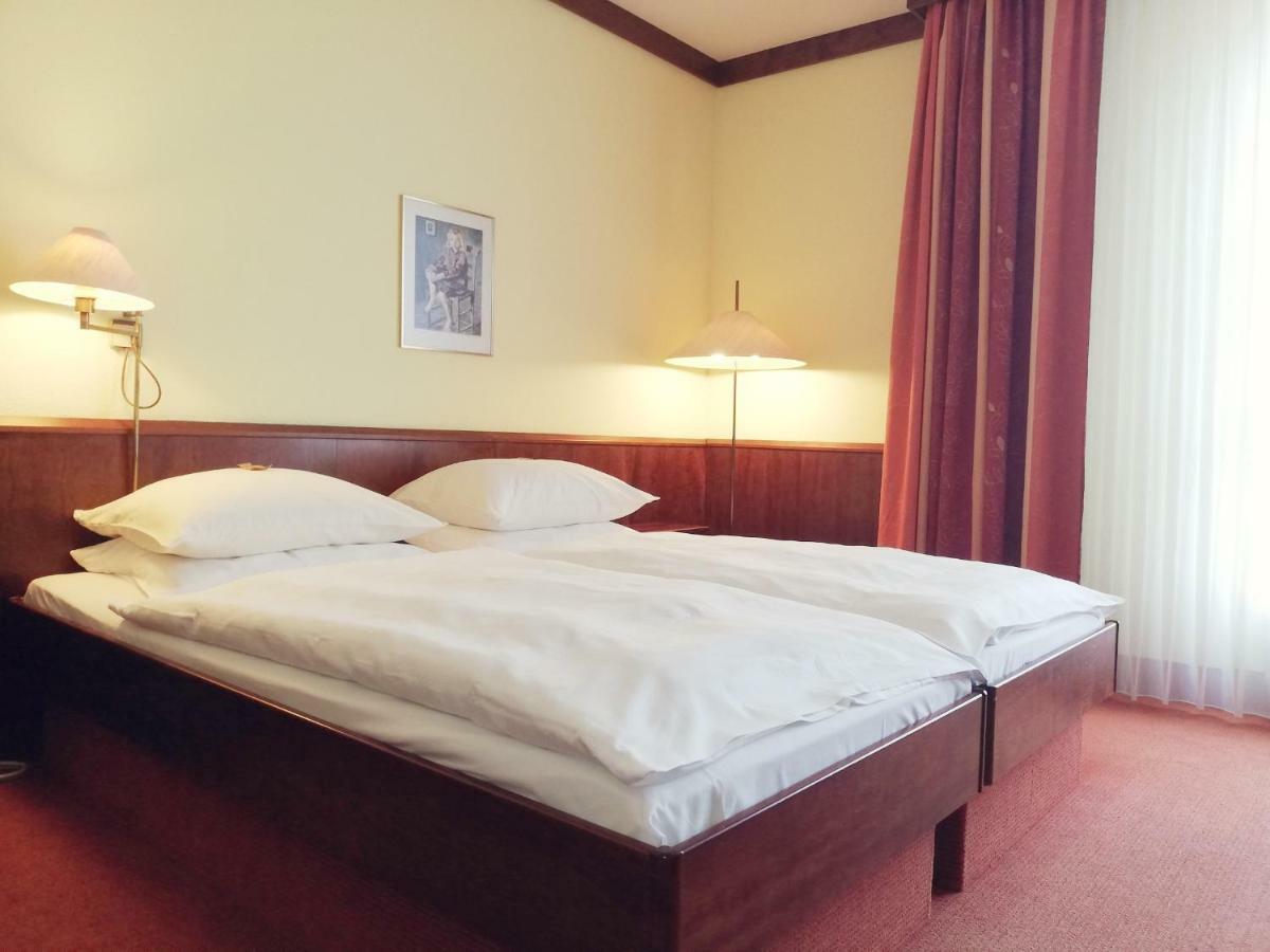 Leine Hotel Pattensen Eksteriør billede
